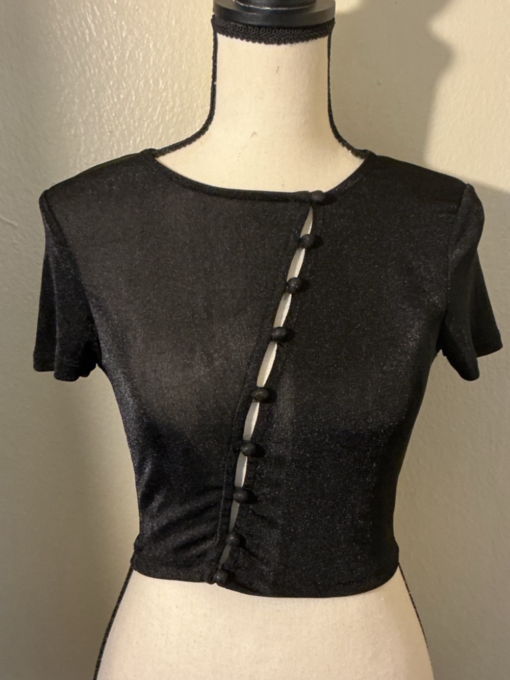 Princess Polly Black Short-Sleeve Cropped Top with Knot Buttons size 6